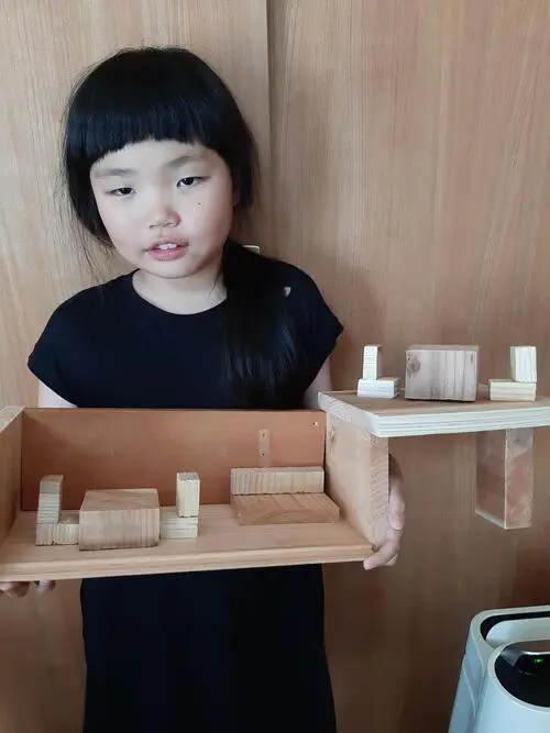 ひなママ
しっくいを使った作業はむずかしかったです。かくざいをつかった小物作りは、たくさんのお兄さん、お姉さんに手伝ってもらってぬいぐるみのお家をつくりました。『上手にできたねー』と言ってもらえてうれしかったです！