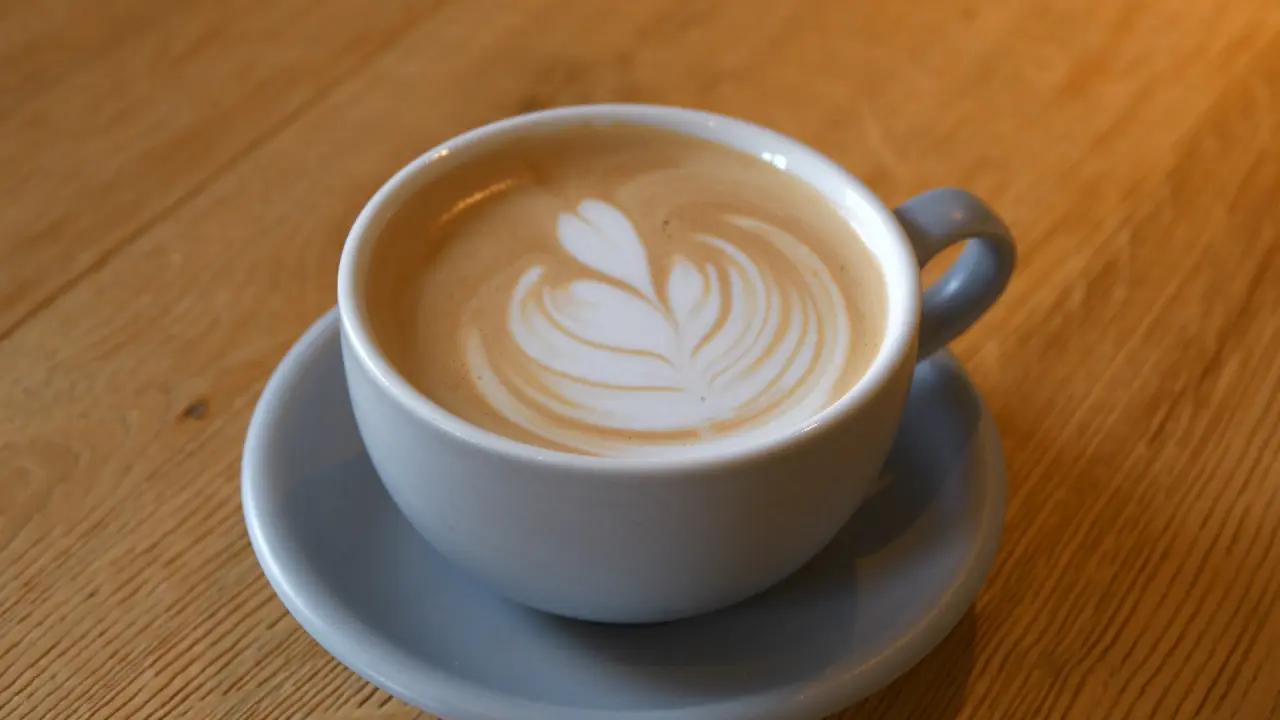 店舗で時間をかけて焙煎したコーヒー豆を使用