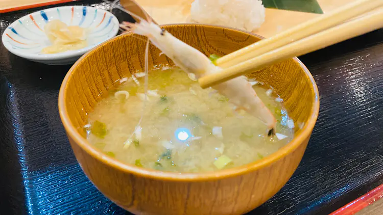 あおさとシロエビの味噌汁（280円・税込）