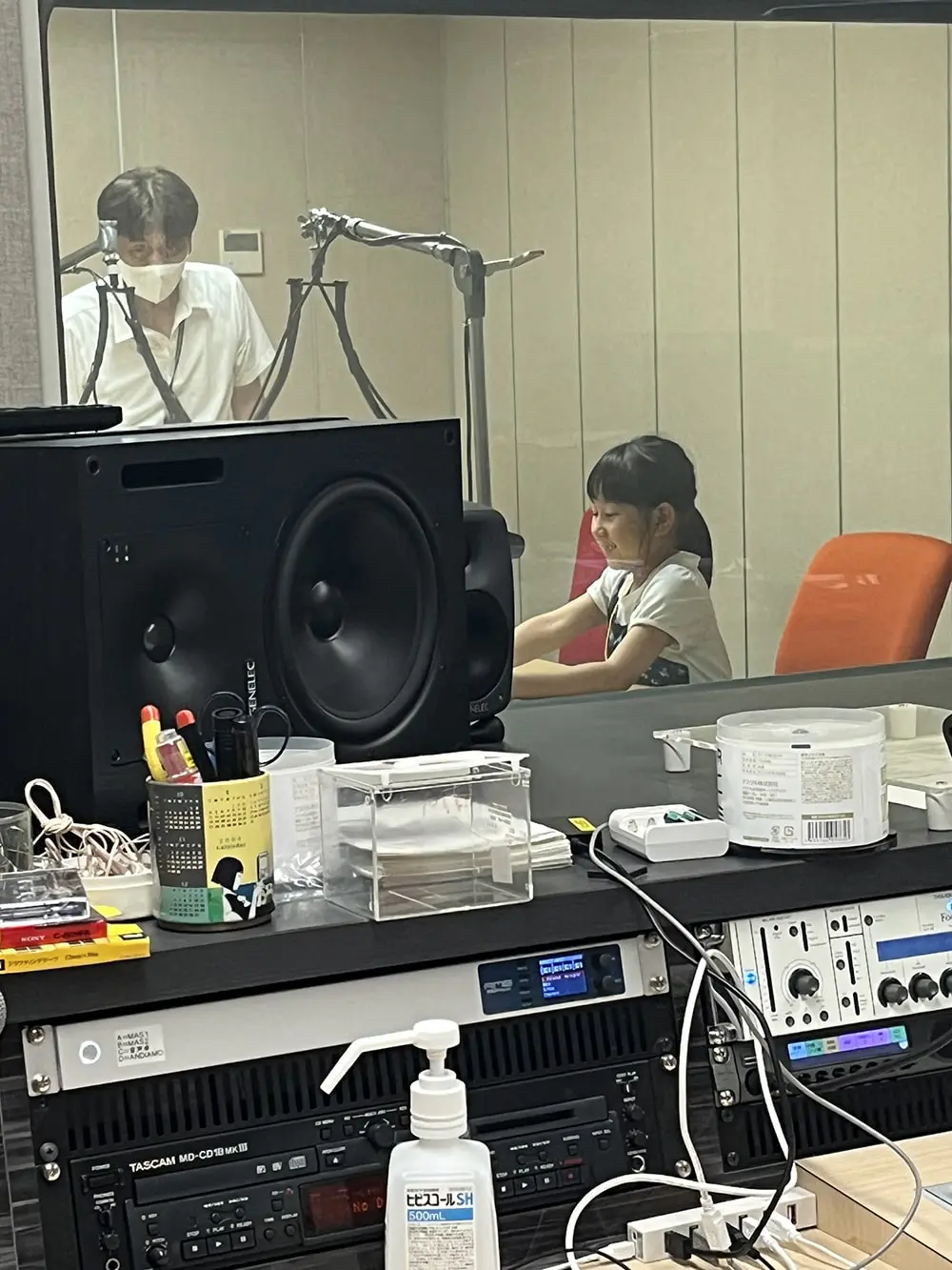 あやちゃん
原稿を読むのは楽しかったけれど恥ずかしかったです。ジングルを作ったことが一番楽しかったです。2年生になったらまたやりたいです。