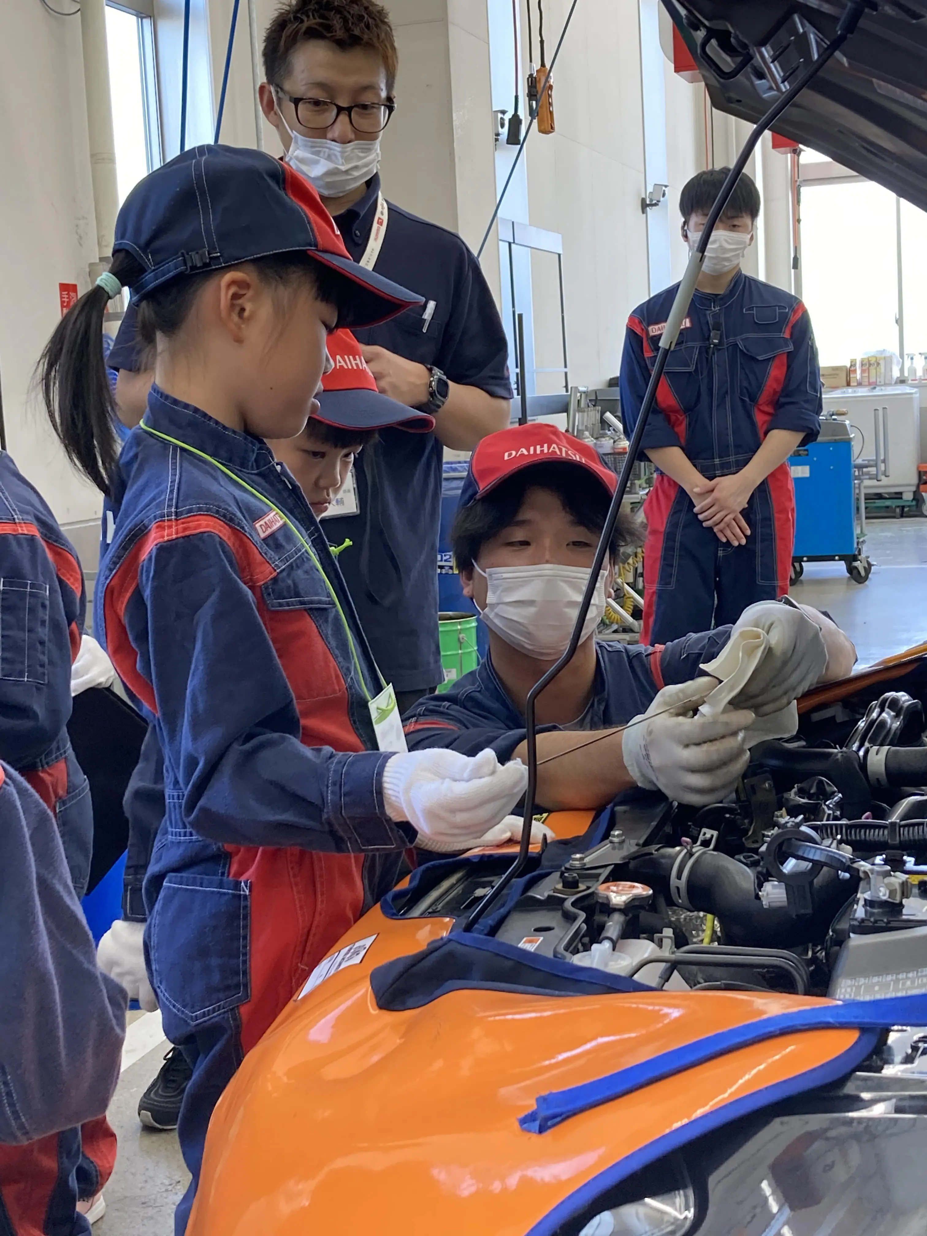 ひなこ
ライトなど車のいろいろな部分の名前がわかりました。タイヤ替えは力がいるなぁと思いました。