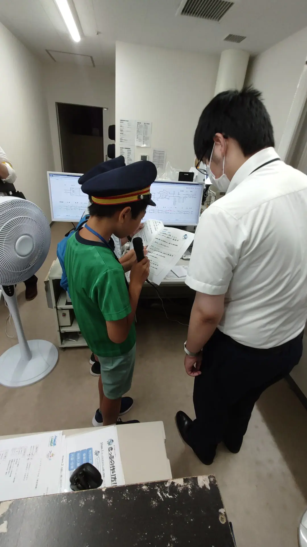 石くん
アナウンスはとても上手に言えたけれど、キップにはんこを押すのは以外と難しいんだなと驚きました。駅員さんがはんこを押す時は軽く押すから、子供でも簡単にできるんだなと思っていたからです。
