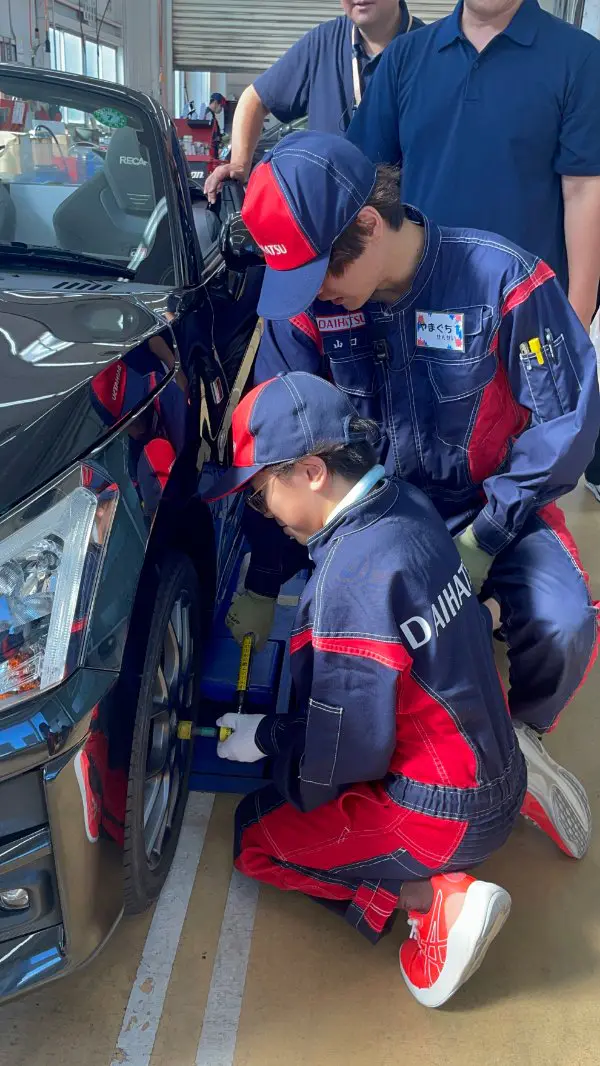 Nico
とっても楽しかった！
タイヤの空気圧チェックや溝の深さ測定など、初めて触る道具が沢山でした。
ありがとうございました。