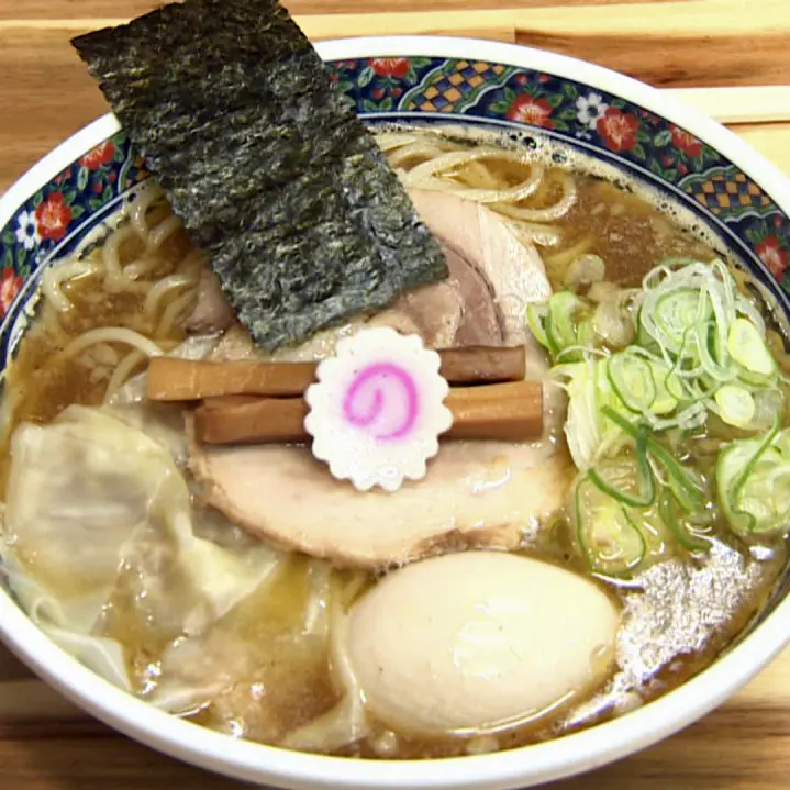 動物×魚介のWスープが早くも人気【らぁ麺桔梗】富山の名店で修業した店主が独立! こだわり抜いた醤油と塩で仕込む絶品スープのラーメン