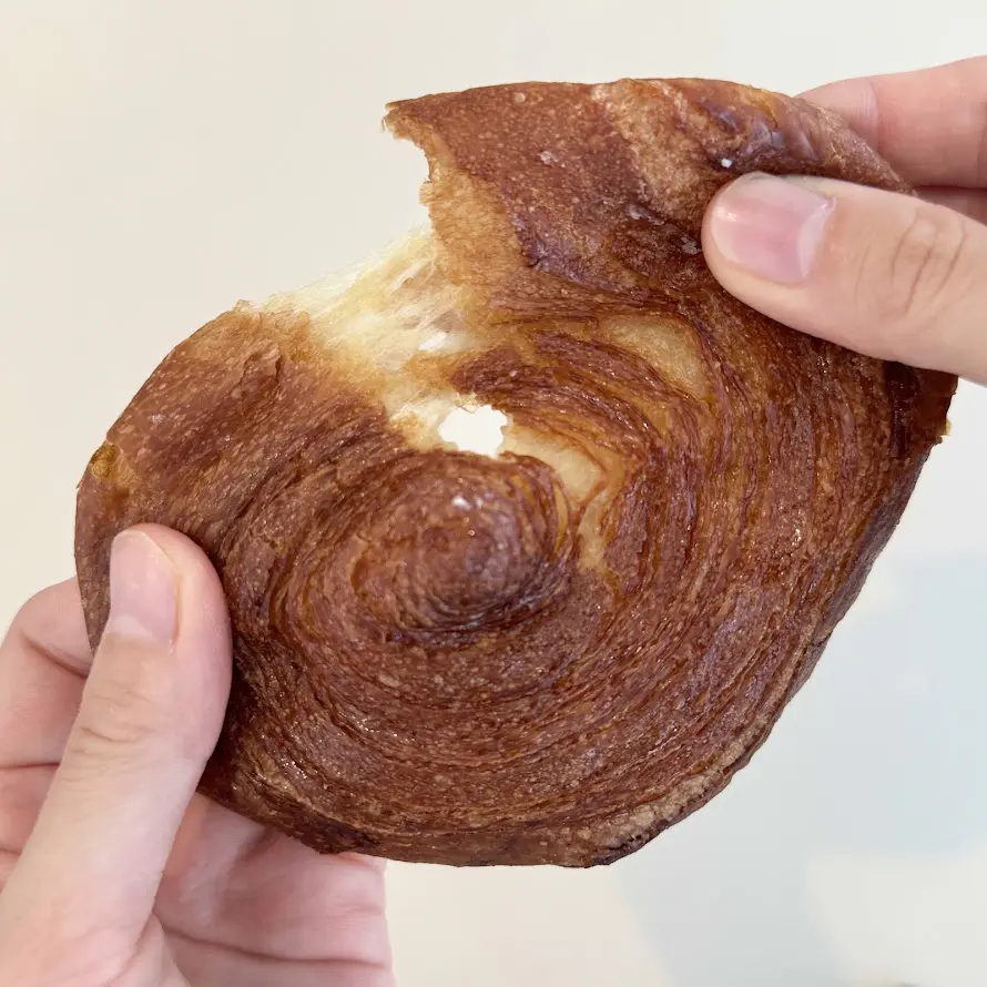 伸びるクロワッサン!?【アンドスマイル】SNSで500万回再生の新食感