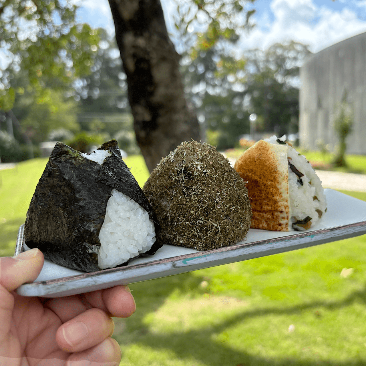 ガス釜炊きのコシヒカリをその場でにぎる【むすびや】祭りやマルシェで