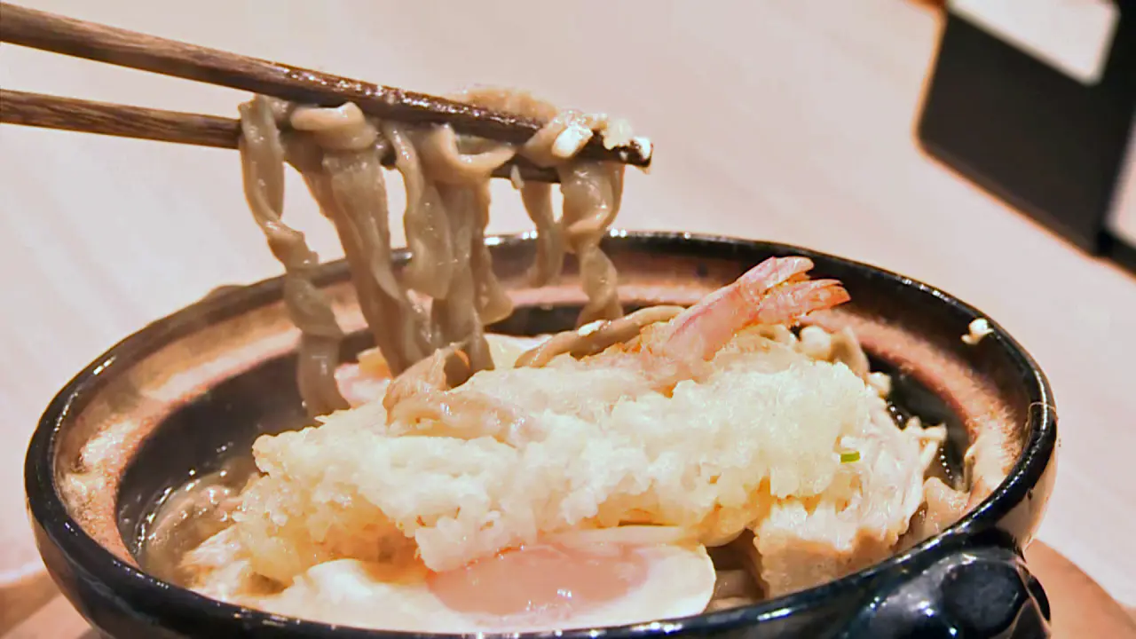 極太8mmの蕎麦だけじゃない！ 土鍋の煮込み、鴨つけも人気【そばの刻 