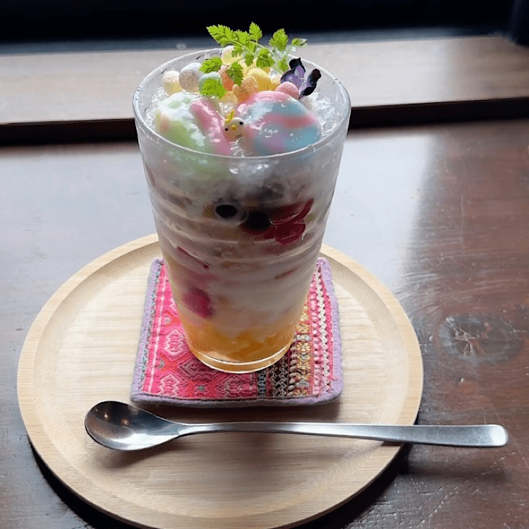 土蔵造り歴史ある酒蔵の2階が旅情を誘うアジアンカフェに【nanahime】ノスタルジックな宿場町に気鋭の若手店主が集う 話題の滑川瀬羽町の注目点