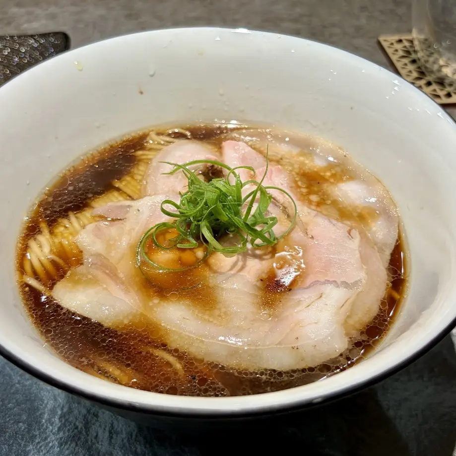 行列ラーメン店「栗ノ木」をアップデート！？【富山 清湯そば芽麦】小麦を極めた店主が届ける最高の麺料理とおもてなし
