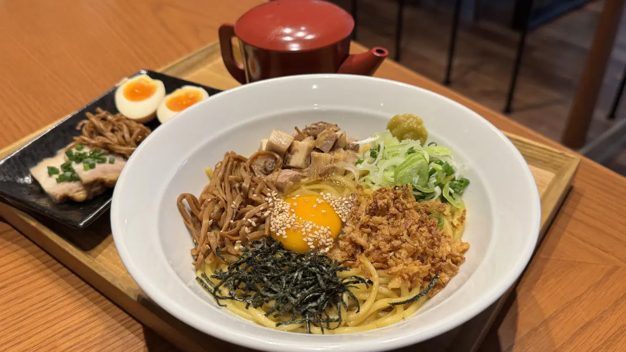 魚介香る濃厚ダレと太麺！いつでも大盛り無料の【まぜそば・つけ麺 凪】何度でも食べたくなる至極の一杯を