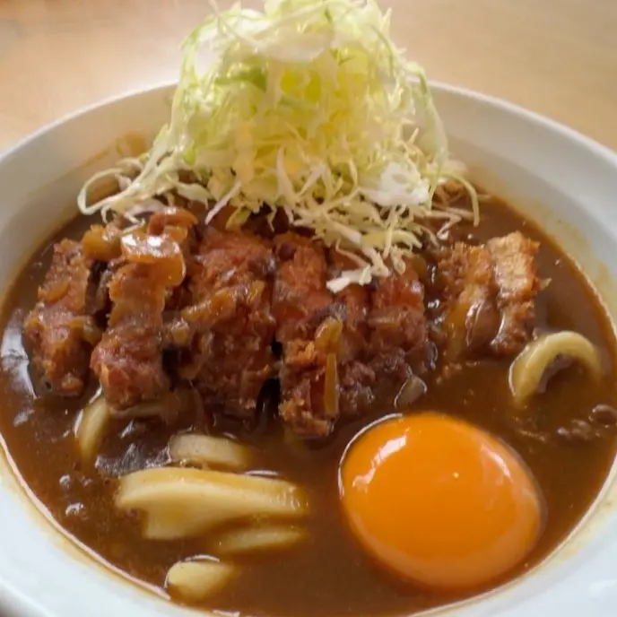 極太モチモチうどんに特大カツとキャベツの満腹カレーうどん【手打ちうどん どんたく】南砺市福光の人気手打ちうどん店