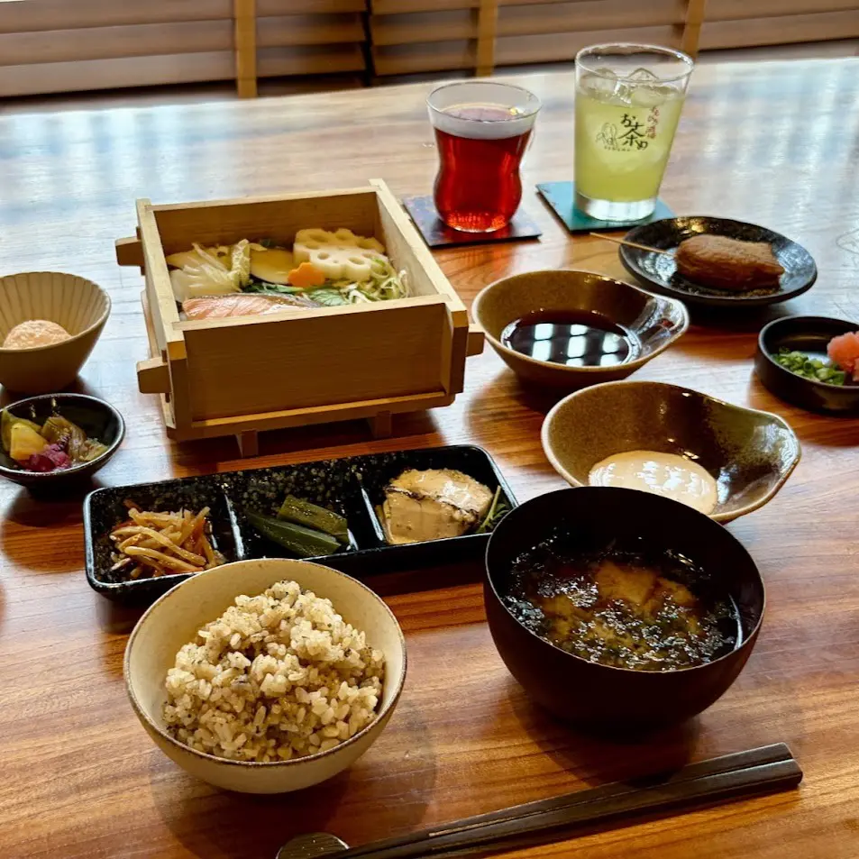 30種類の茶葉を飲む・食べる・お酒で楽しむ【すえひろ酒場 お茶め】女子会やデートにぴったりの夜御膳が新登場