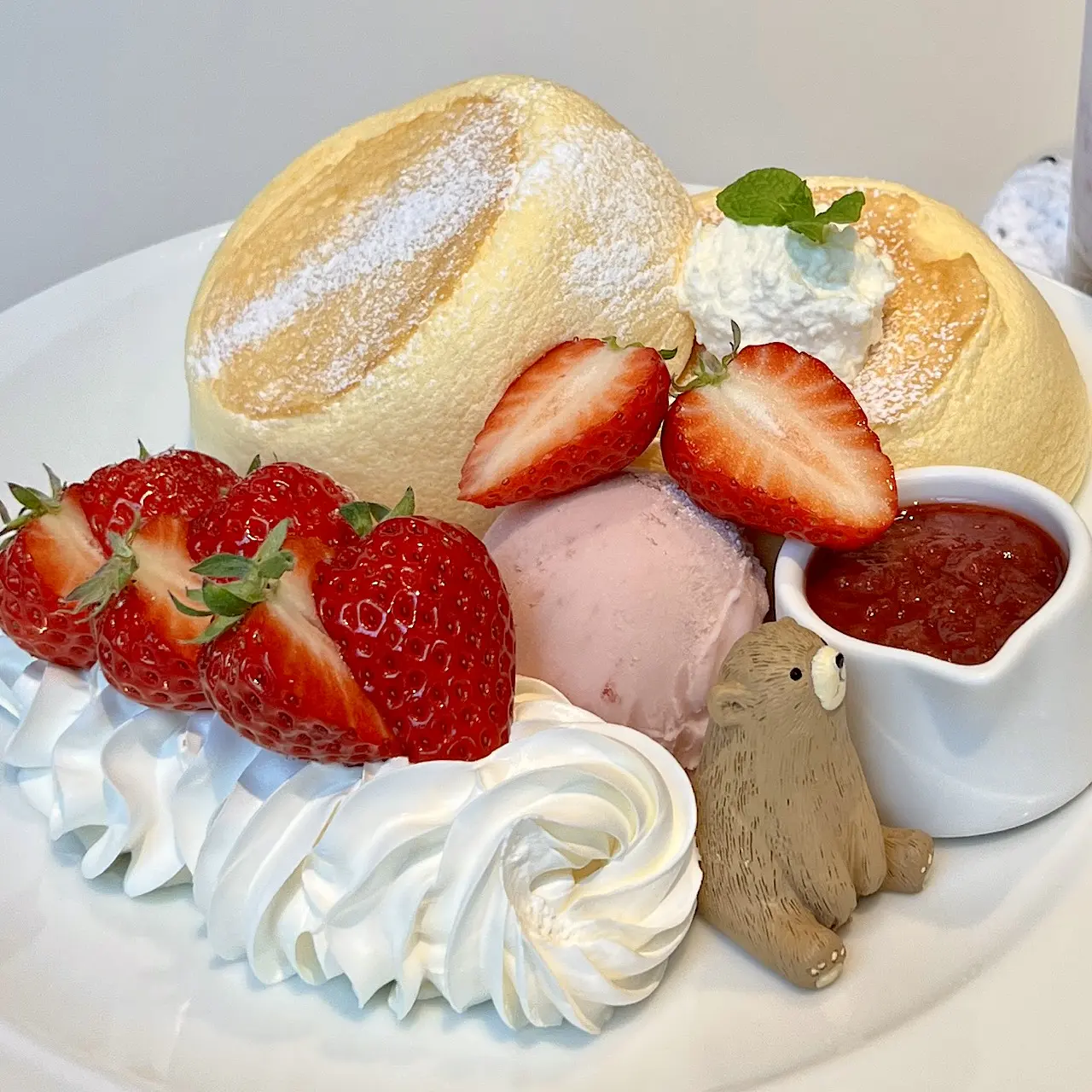 平日は500円引き!? ふわシュワ食感のいちごパンケーキ【REIWA PANCAKE】黒部・米粉スイーツ