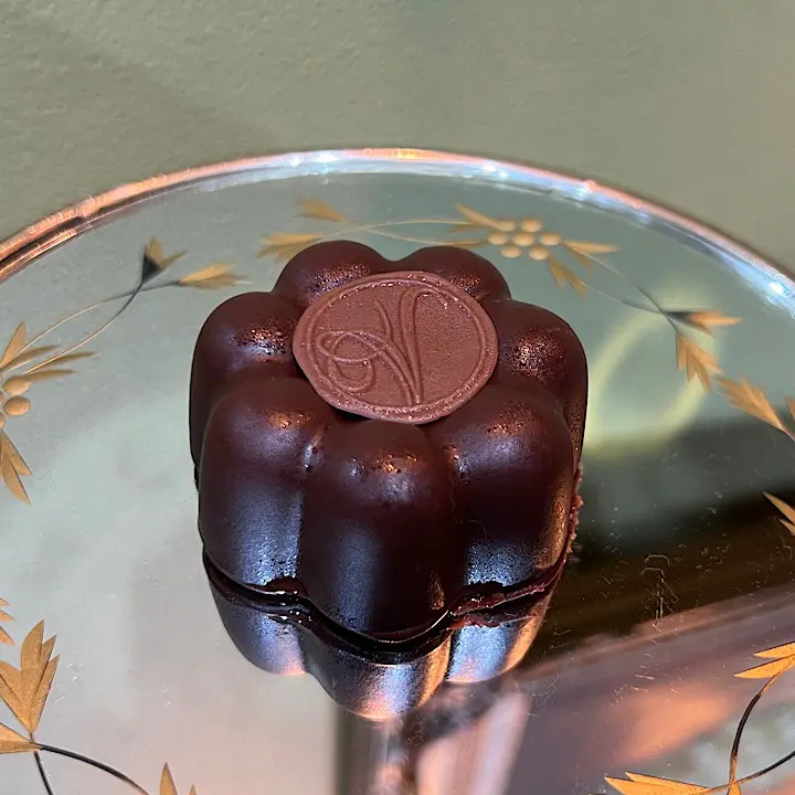 平日でも毎朝行列！開店2時間で売り切れ!? とろける贅沢ショコラ【Patisserie Vert 】砺波に新オープンした洋菓子店