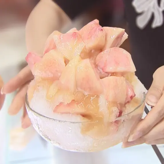夏限定! 老舗和菓子店の自家製シロップがぜいたくなフルーツかき氷【昌栄堂 一笑庵】焼きたて団子にはスイカ味も!!