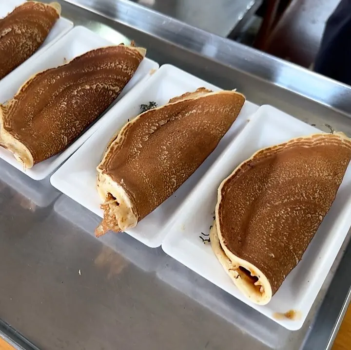ウマさの秘密は刻み昆布！香ばしソースに引き寄せられる富山の粉もん【どんどん焼き本舗小幡】縁日じゃなくても食べられる滑川の老舗店