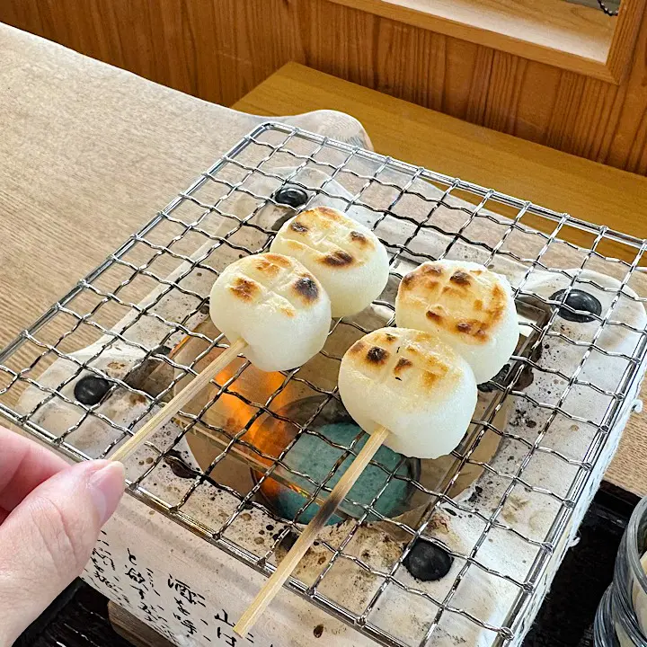 【中秋の名月にも！】自分で団子を焼ける!? おこげもあんこ・タレも自分好みに【昌栄堂 一笑庵】和の世界を堪能できる菓子店直営カフェ