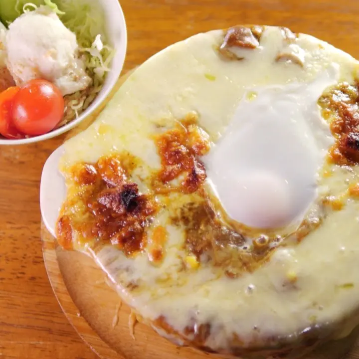 潮風香る氷見の商店街のレトロ喫茶店 名物はとろ～りチーズがこぼれる