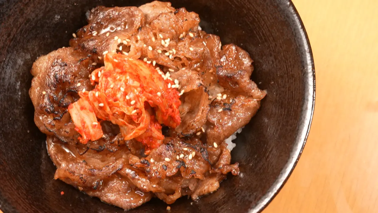 とろける旨さの黒毛和牛丼がワンコイン！！【とやま肉食堂つるぎ】まちなかの神コスパランチ
