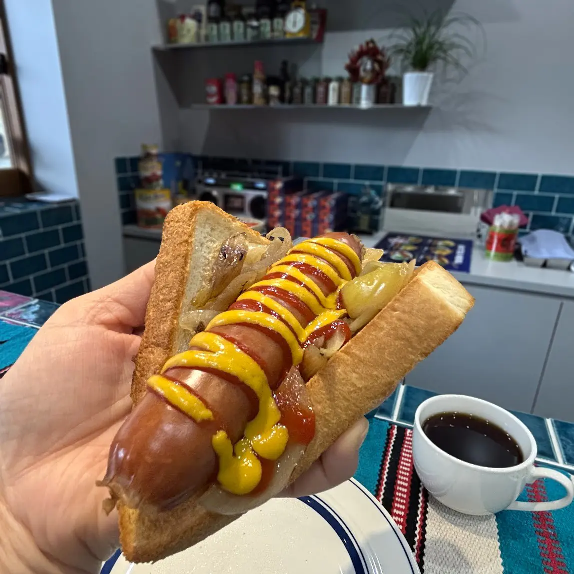 25cm特注ソーセージが贅沢! 富山・環水公園すぐの専門店【HOTDOG