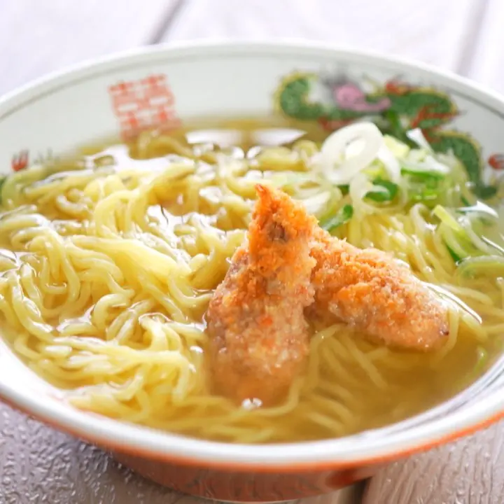 旬のホタルイカがラーメンに! ここだけ・今だけの滑川ご当地グルメ【みちcafe wave】道の駅なめりかわの人気カフェ
