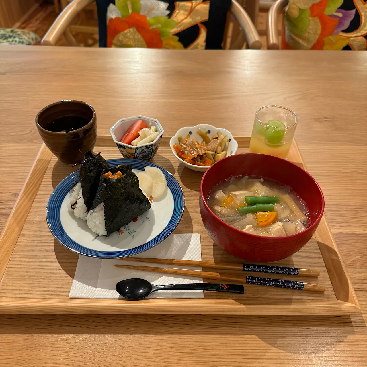 新川コシヒカリのおむすびに郷土料理みそかんぱや井戸水の水出しコーヒーも【cafe勘助】富山・朝日町の憩いカフェ
