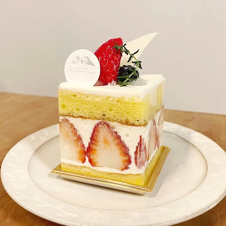 完熟した甘いいちごだけを。“苺のケーキ”専門店【Recompense rouge】滑川の丘の上にある洋菓子店