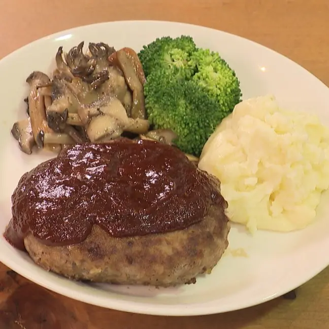 【お料理レシピ】定番料理をもっとおいしく! おうちでプロ級【洋食屋さんのハンバーグ】同時にソースも作れる簡単レシピをプロが伝授