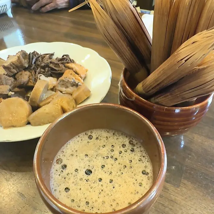 地域親睦の輪に飛び入り参加!? 室町時代から続く伝統の「黒茶」を一緒に楽しむ【バタバタ茶伝承館】朝日町蛭谷