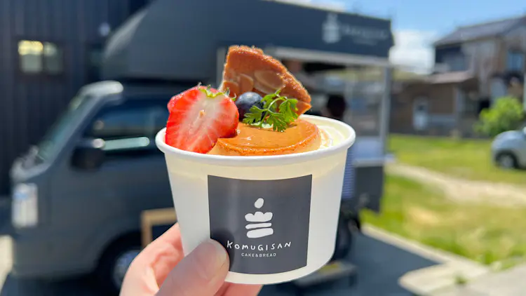 ありそうでなかった!? ケーキ、プリンが並ぶ洋生菓子のキッチンカー