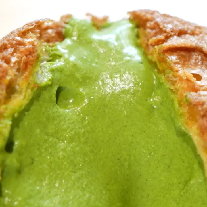 抹茶シュークリームで癒しの時間を