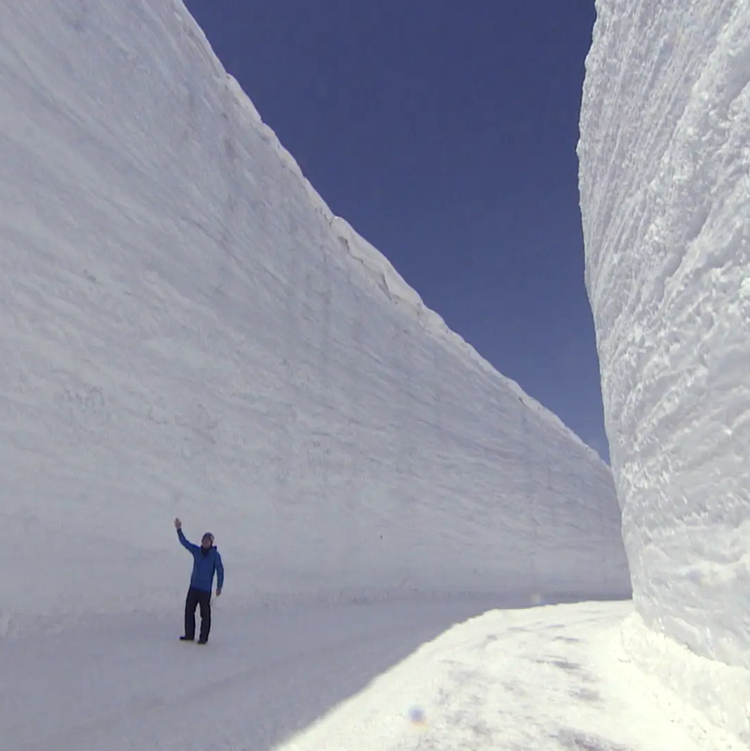 世界に誇る“立山の大谷” 2025年は高さ16m【立山黒部アルペンルート】全線開通! 立山トンネル電気バス・みくりが池ソフトもデビュー
