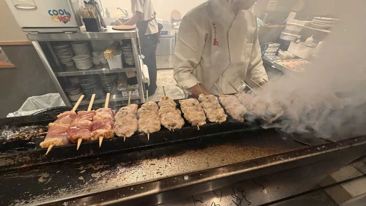 大阪の行列店【焼鳥 とり藤】総曲輪店がオープン！“燻し焼き”のジューシー焼き鳥に名物親子丼も