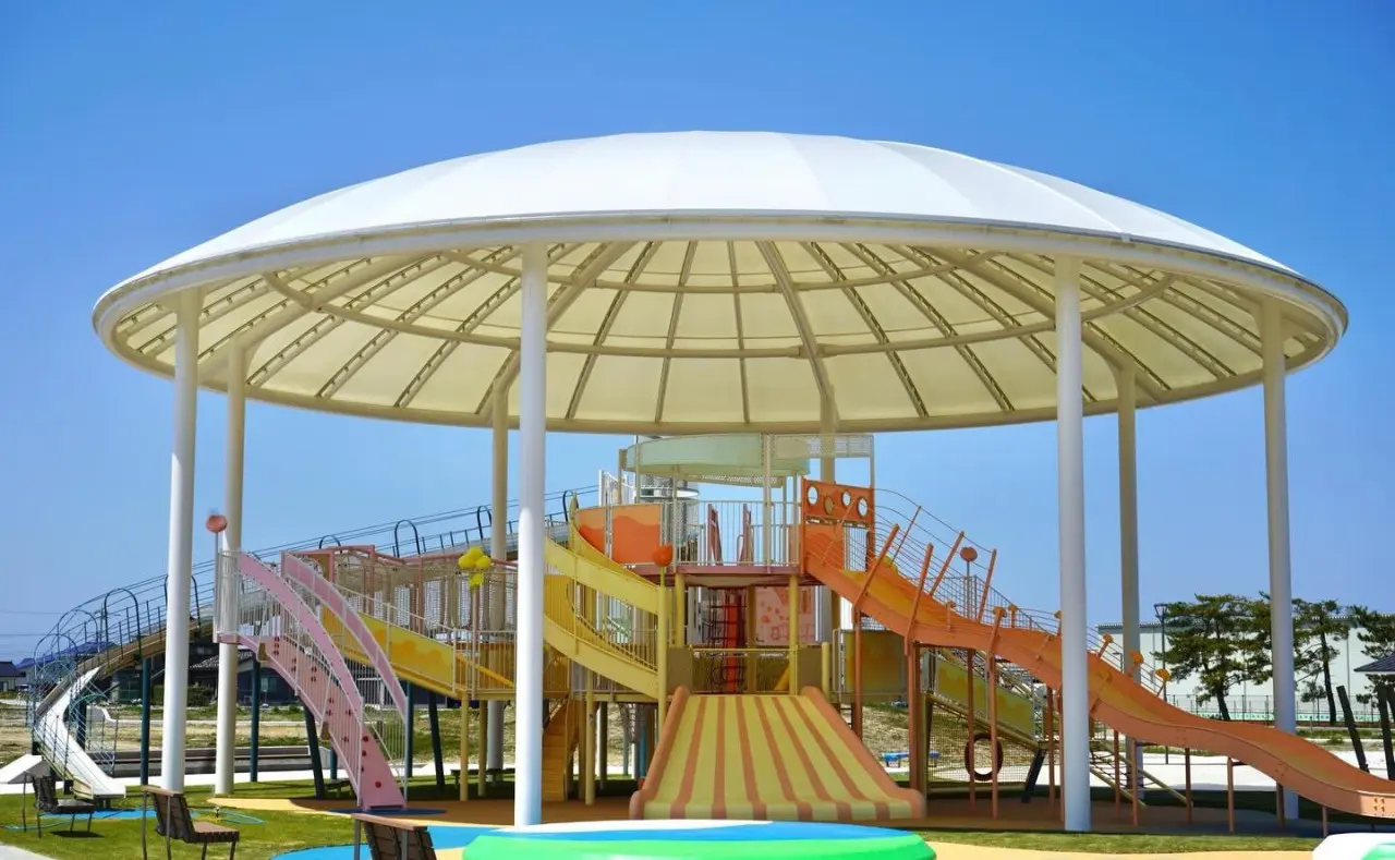 炎天下でも思いきり遊べる！ 屋根付き大型遊具の公園がオープン【あさひ未来パーク】春の四重奏をイメージしたアスレチックにじゃぶじゃぶ池も
