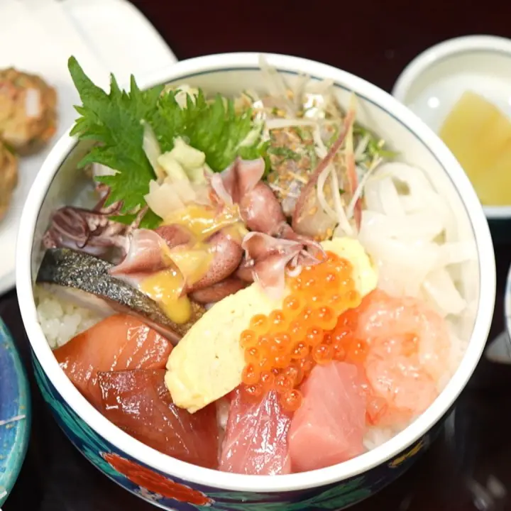 居酒屋だけど豪華なランチが魅力! 富山市清水町【魚楽】魚と肉から選べる贅沢などんぶりセット