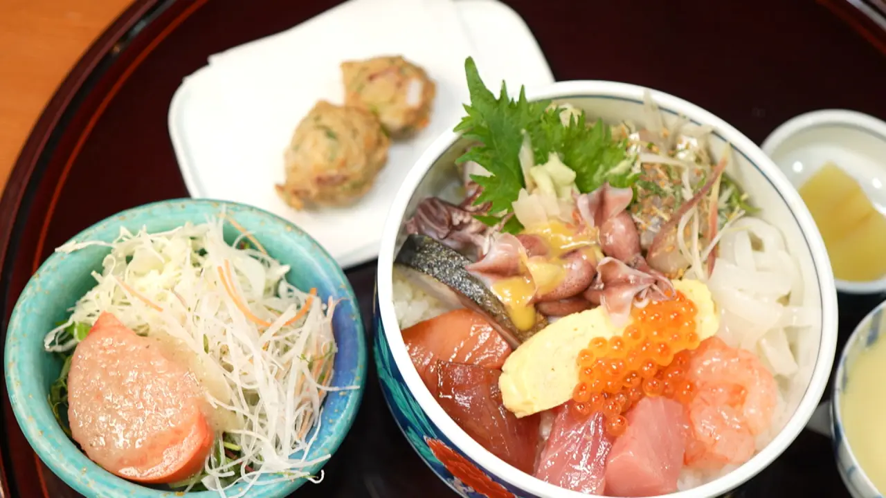 居酒屋だけど豪華なランチが魅力! 富山市清水町【魚楽】魚と肉から選べる贅沢などんぶりセット