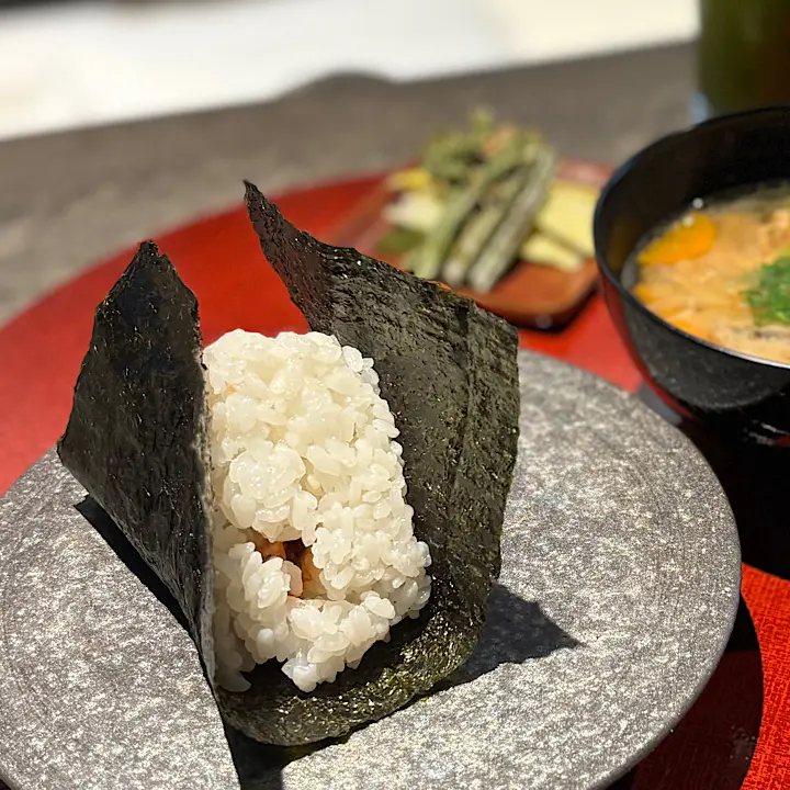 “富山の寿司屋”が本気で作ったおにぎり専門店【ASHIGARU ONIGIRI】富山米×能登土鍋×有明海苔 ワンランク上の贅沢おにぎりモーニング
