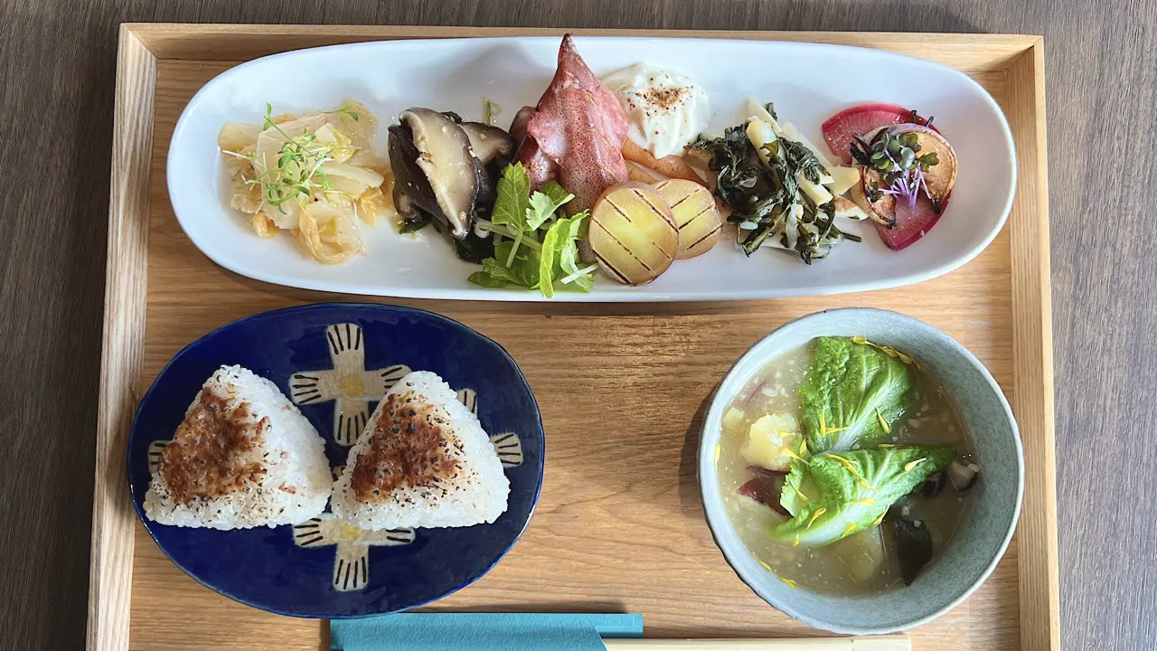 「手を加えなくても、おいしいものはおいしい」農家直仕入れの野菜やお米　自然の恵みを、まっすぐに。【さて、羊に戻るとしよう】高岡で季節をいただく昼ごはん