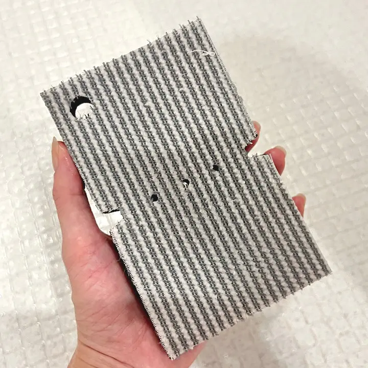 洗剤いらずで“なでる”だけ！【DAISO】お風呂の床がピカピカになる魔法の優秀スポンジ