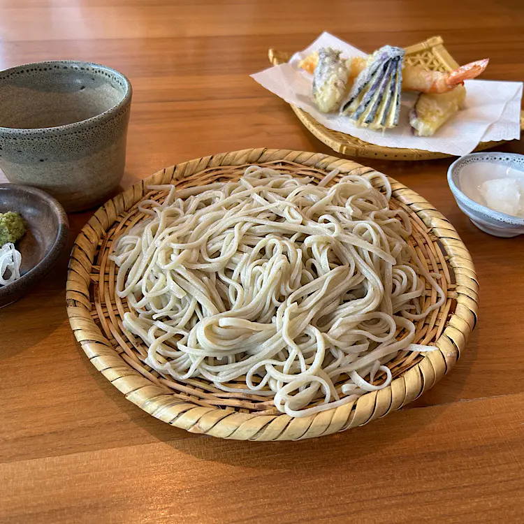 夏は8割、冬は9割。信州・戸隠の技で打つ年中おいしい日本蕎麦の店【そば処 草の子】富山朝日町の海沿いカフェのような蕎麦店