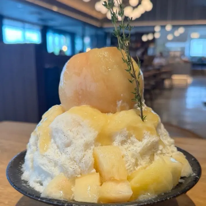 “かき氷界の最高峰”渋谷の有名店とコラボ【Espresso D Works 富山】白桃×紅茶のかき氷はインパクト抜群！