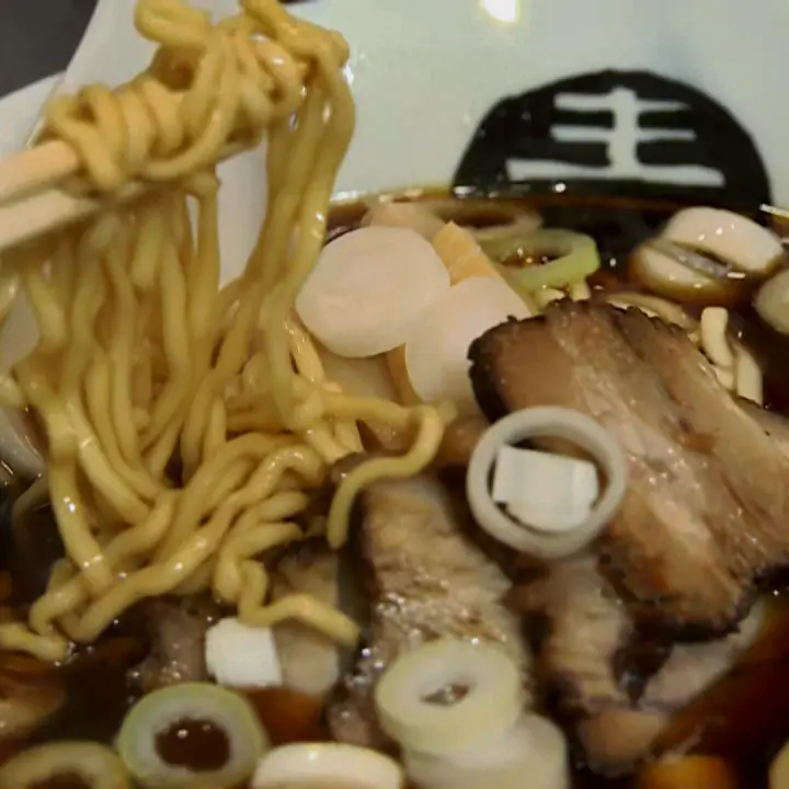 【富山駅近】伝説のブラックラーメンの味を引き継ぐ2代目はバーテンダー!?【中嶋】大喜直系の正統派富山ブラック