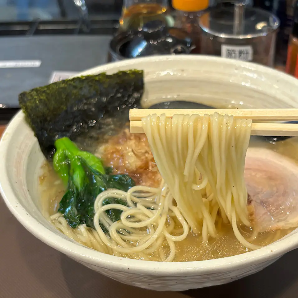 2日かけて仕込む黄金色スープが人気! カツオ風味香る“白醤油そば”【中華そば おっさん食堂】富山・砺波のやさしいラーメン店