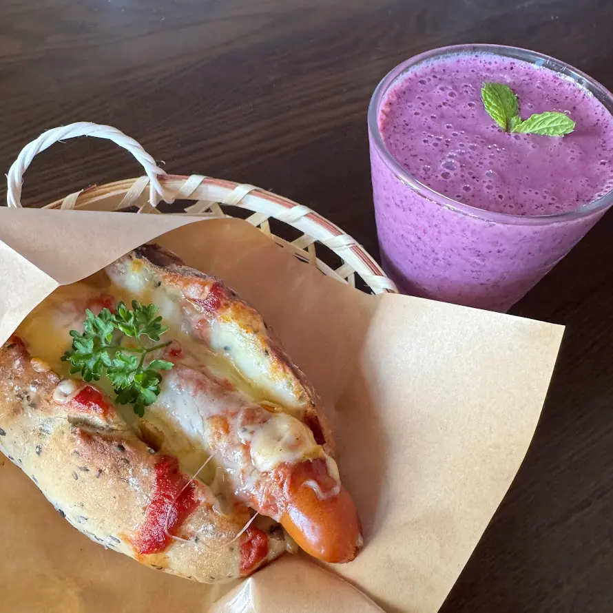 愛犬とゆったり過ごせるパン屋カフェ【ベーカリー＆ドッグカフェピノピノ】こだわり焼きたてパンが20種類以上！