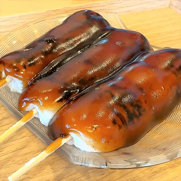 とろっとろの黒蜜がたっぷり！富山市民が大好きな「あやめ団子」【石谷