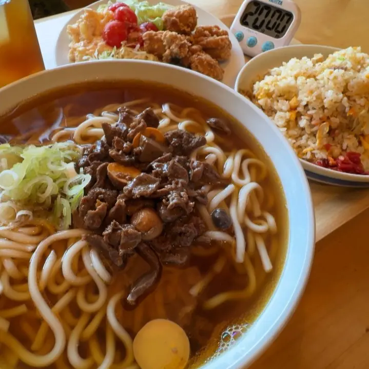 高岡戸出で80年以上愛される鶏もつうどんの店【風月】チャーハン「昭和セット」に20分以内の完食で無料になる爆盛り「チャレンジセット」も