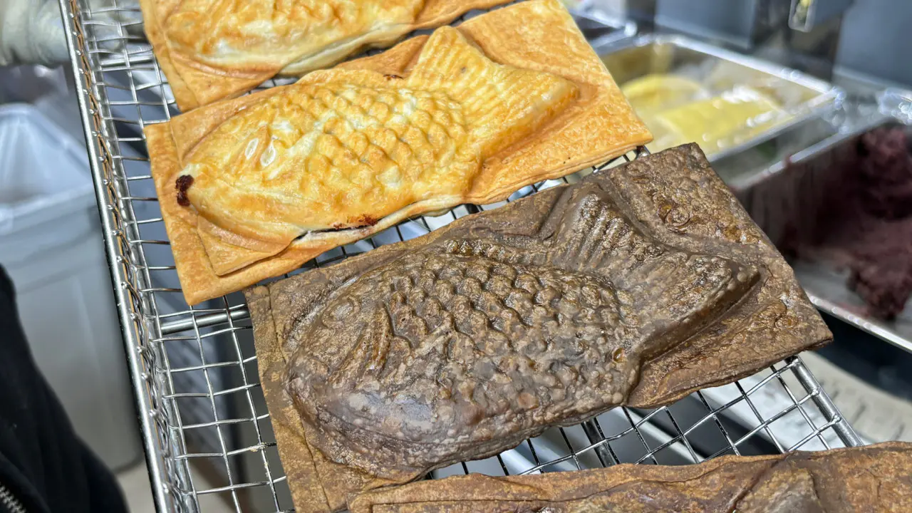 人気の秘密は焼きたてパリパリの薄皮【たいやき 鯛濱】サクッとパイ