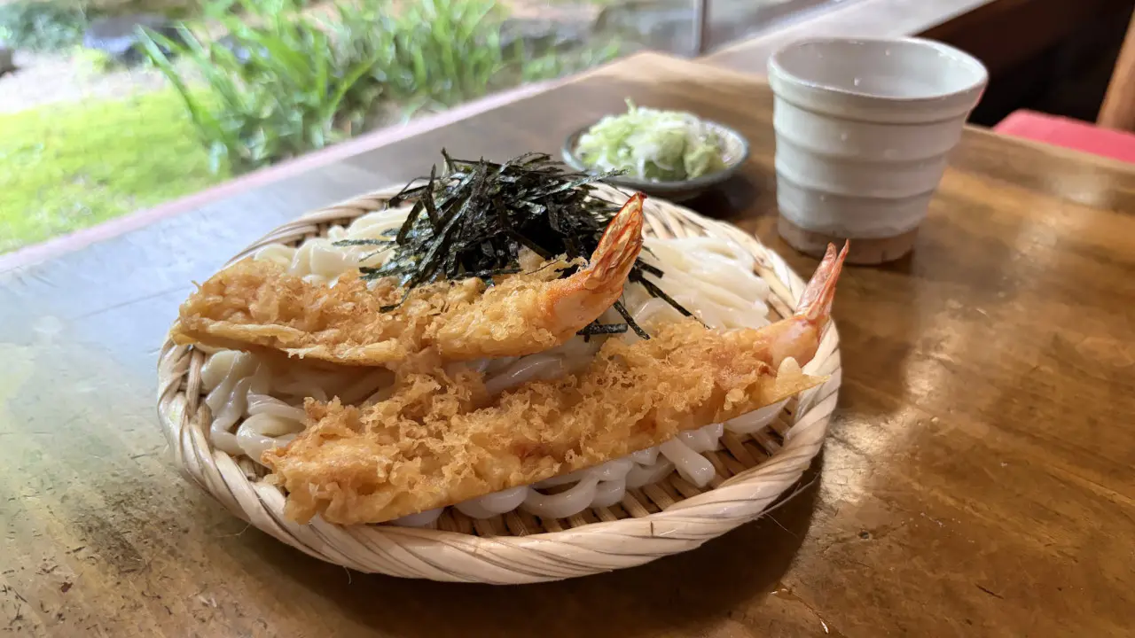 客の8割が溺愛！富山の定番ランチ「天ざるうどん」【鶴喜】もちもち手打ち麺とサクサク海老天でお腹いっぱい大満足！