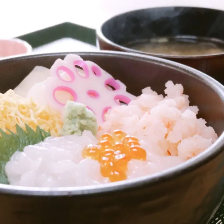 大型遊具で子供はのびのび＆大人は海の幸に舌鼓【道の駅まるごと射水】ホタルイカにシロエビも！射水をまるごと味わおう