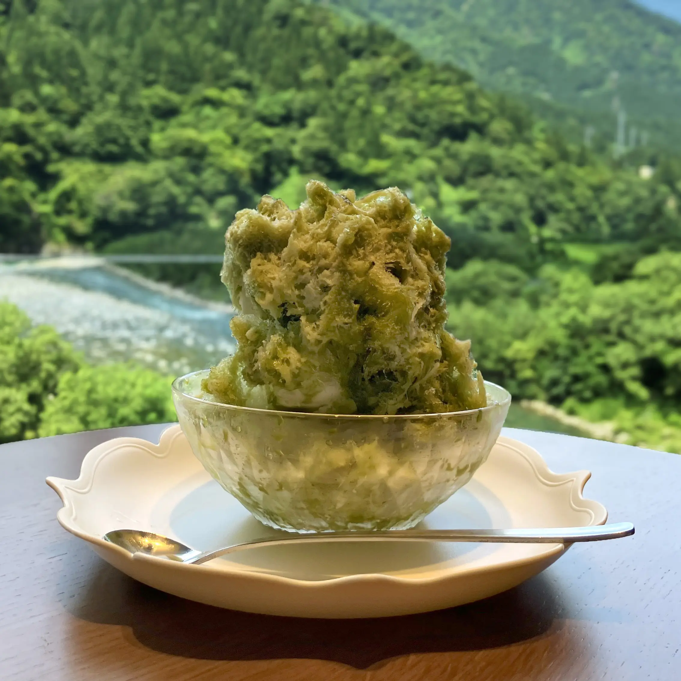 プレミアムな涼を楽しむ日帰り旅！【黒部・宇奈月温泉 TOGEN】絶景とともに味わう名水かき氷